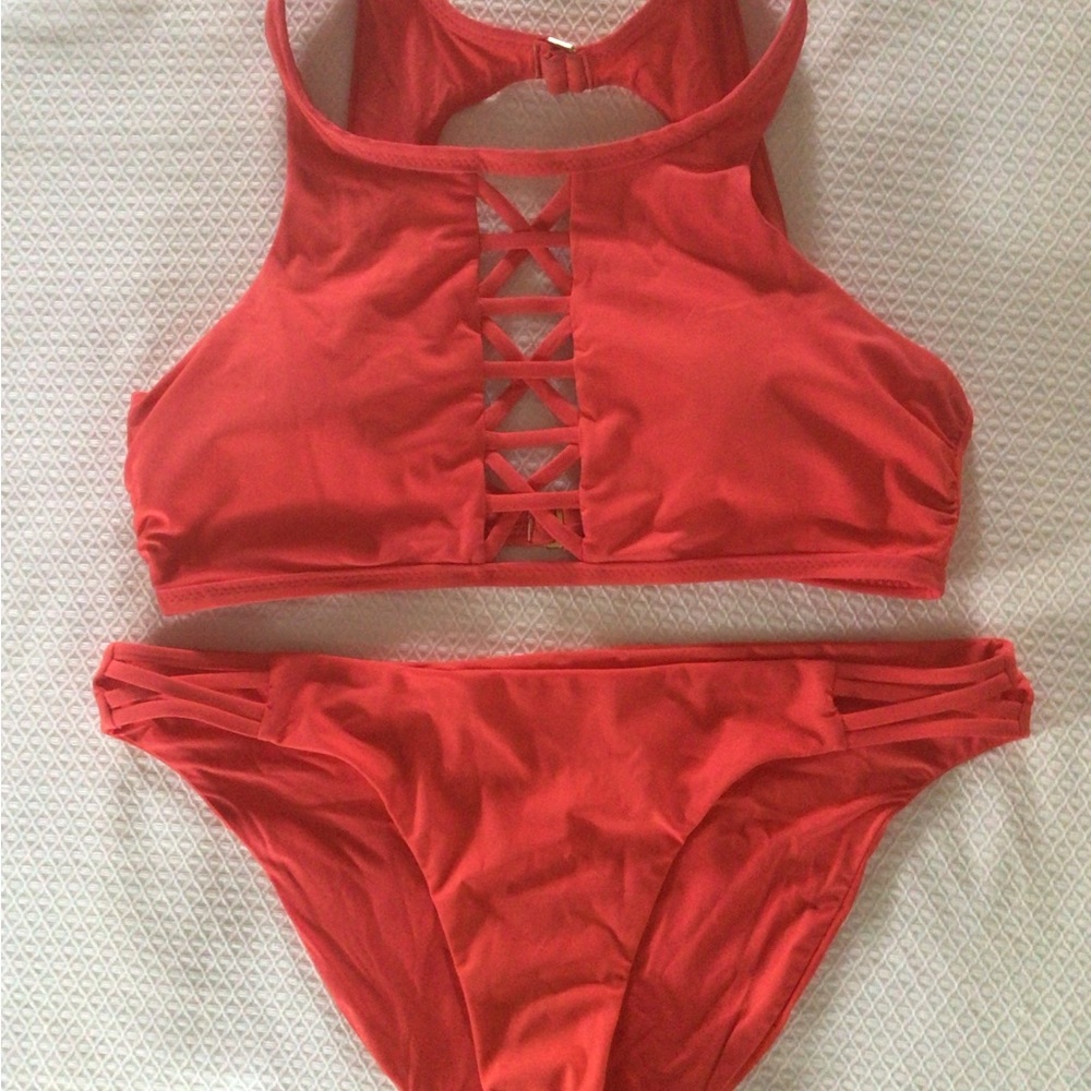 Red Carter Round Button Accent